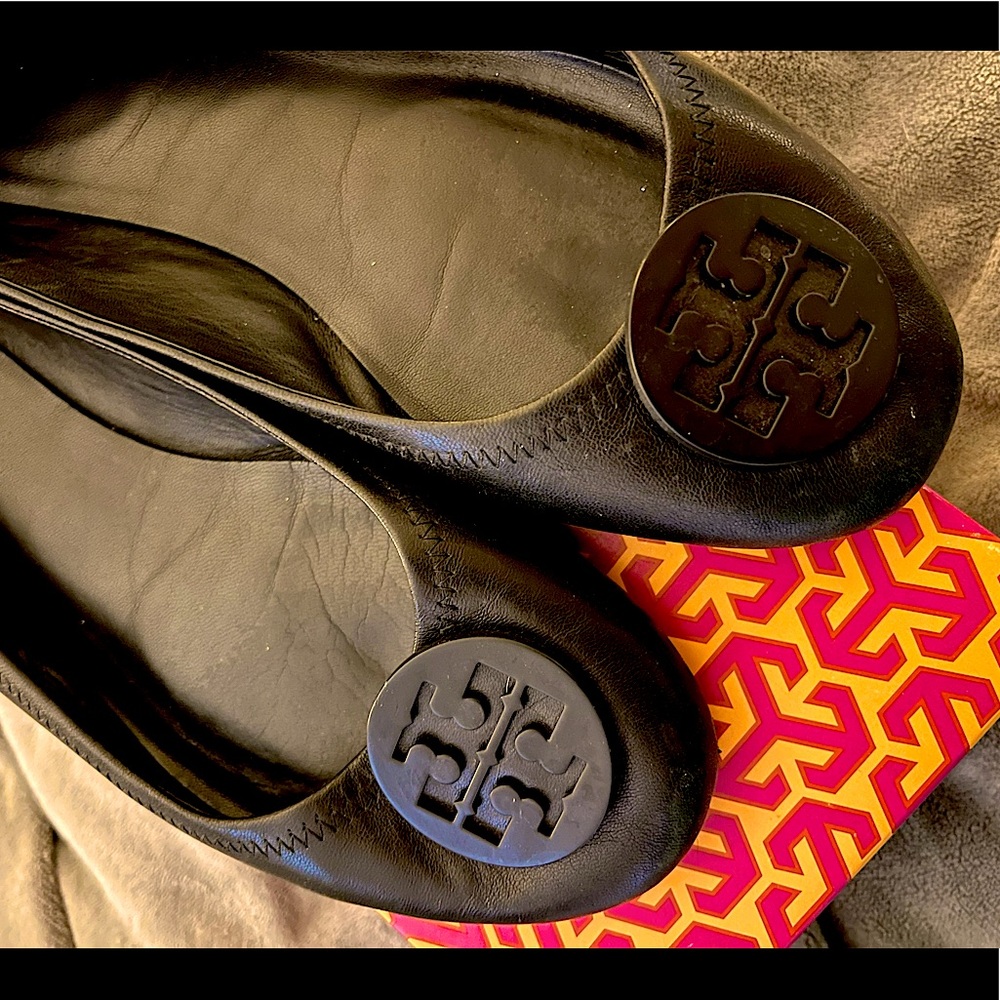 TORY BURCH signature Minnie ballet flat - Black on Black, sz 11